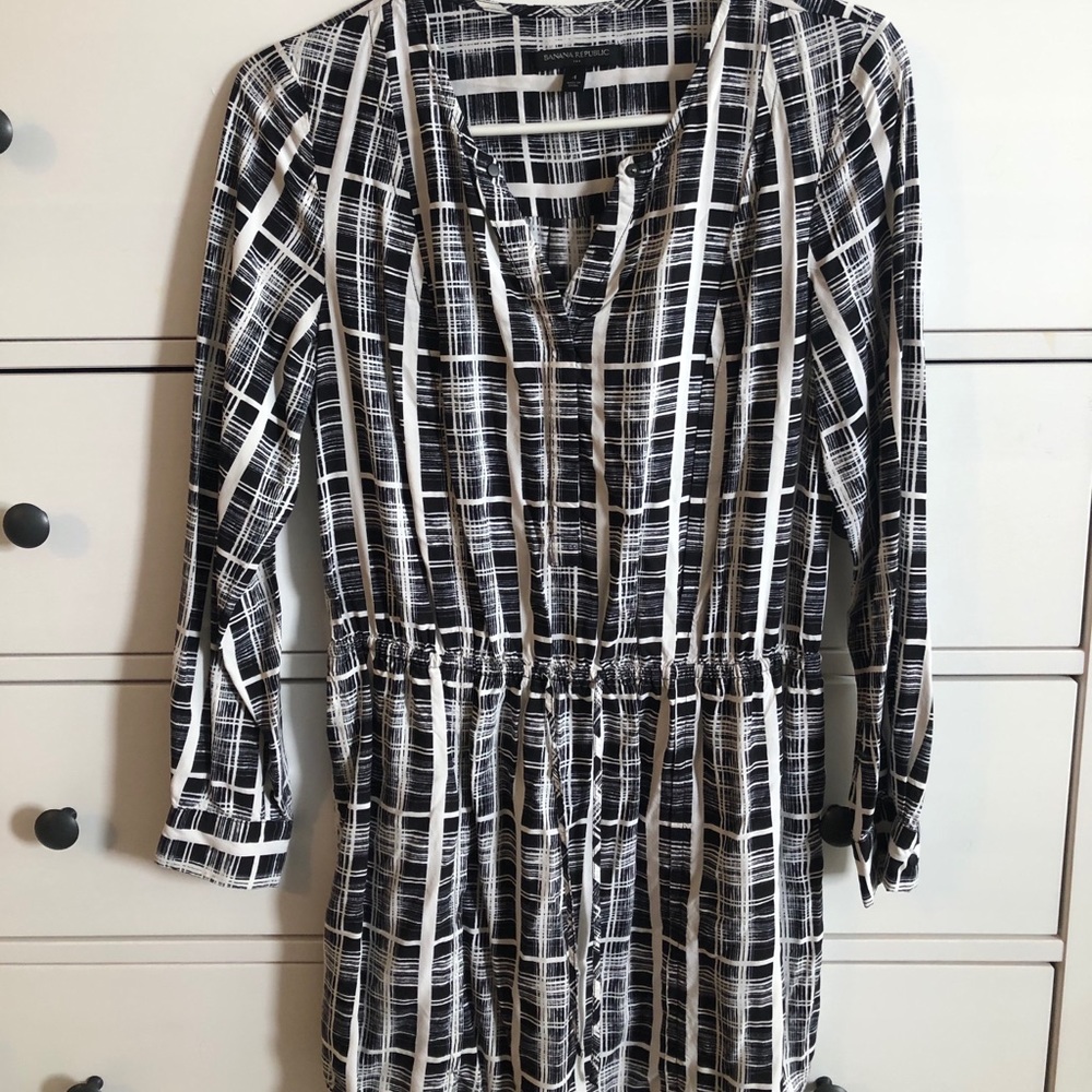black and white long sleeve dress with pockets